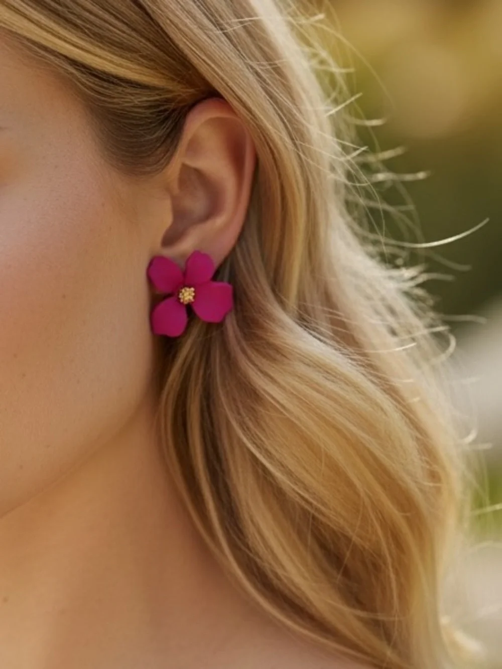 “Riya” Minimalist Cute Gold Floral Stud Earring
